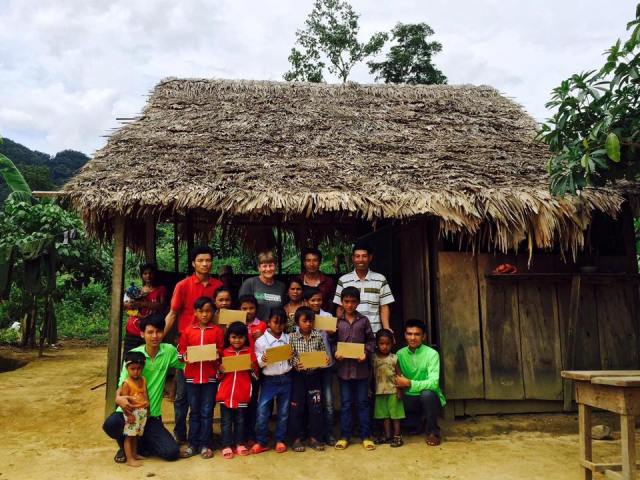 Ủng hộ cho các học sinh nghèo xây dựng trường  Bản Doong Xã Tân Trạch, Huyện Bố Trạch ,Tỉnh Quảng Bình